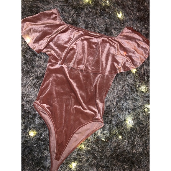 Forever 21 Tops - Pink velvet bodysuit